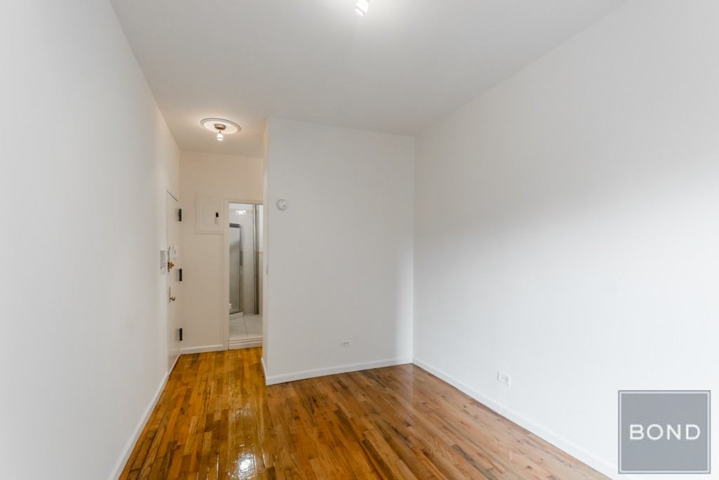 790 9th Ave 3 - Photo 2 of 5