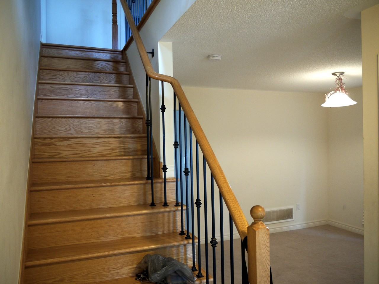 43 Napoleon Cres - Photo 2 of 9