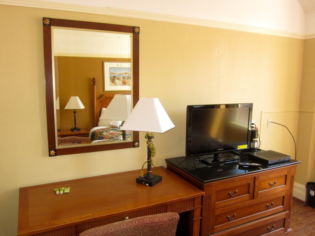 633 Larkin St - Photo 3 of 9