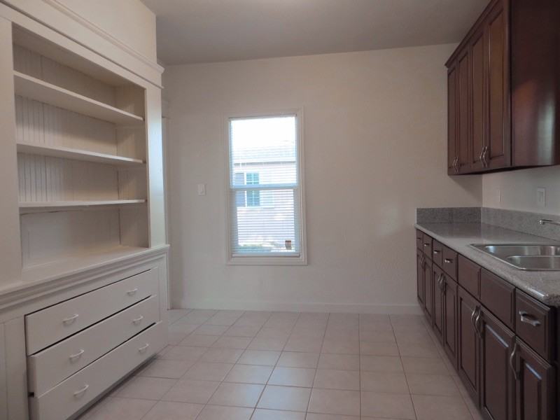 2610 Berkeley Ave - Photo 3 of 9