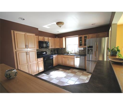 20 Peter Ave - Photo 2 of 5