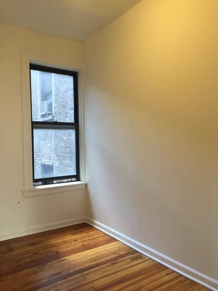 1427 York Ave - Photo 3 of 3