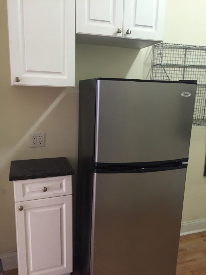 1441 York Ave - Photo 3 of 4