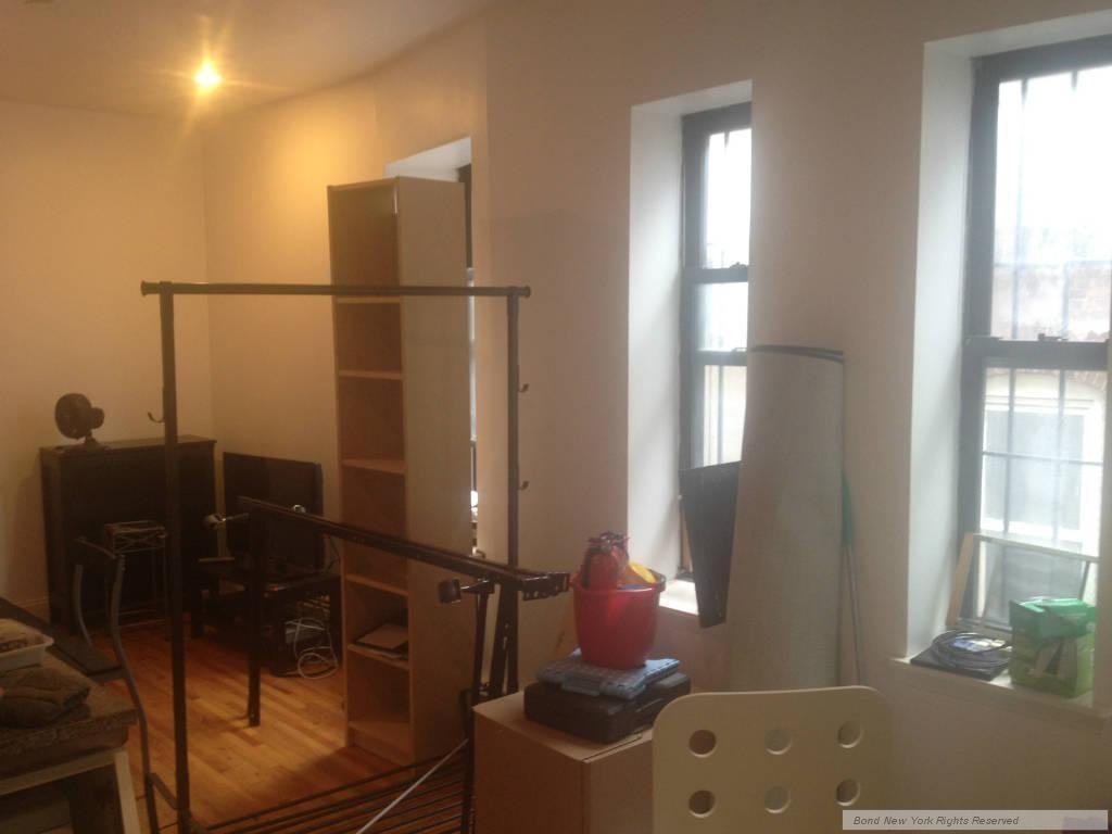 150 W 106th St - Photo 2 of 5