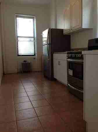 729 Monroe St - Photo 2 of 5