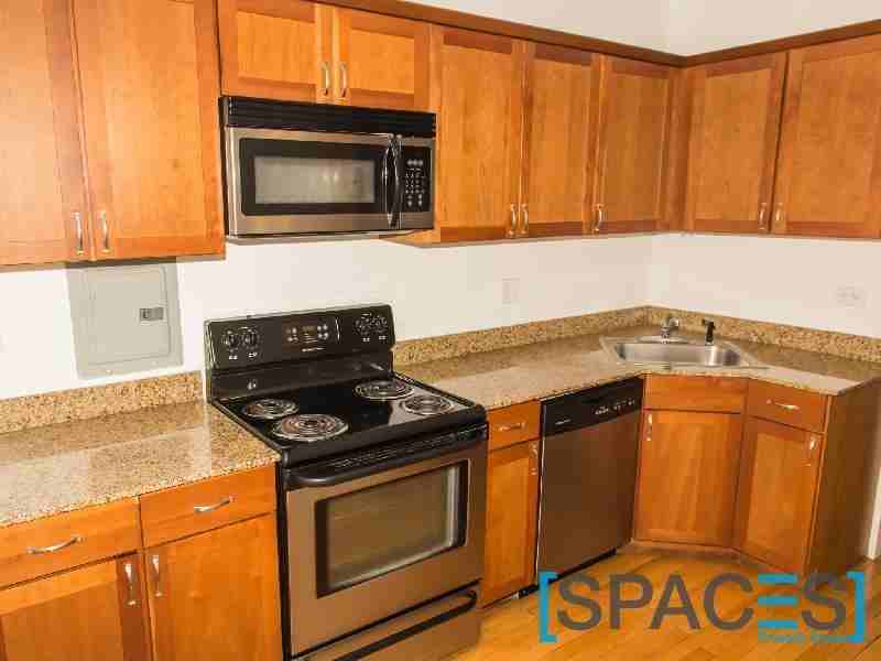 W Fullerton Ave #1807