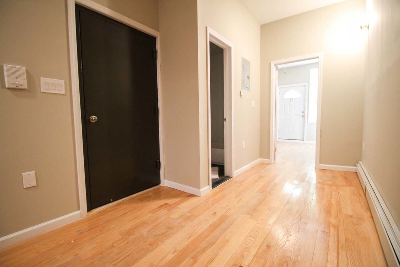 1823 Menahan St 1R - Photo 3 of 9