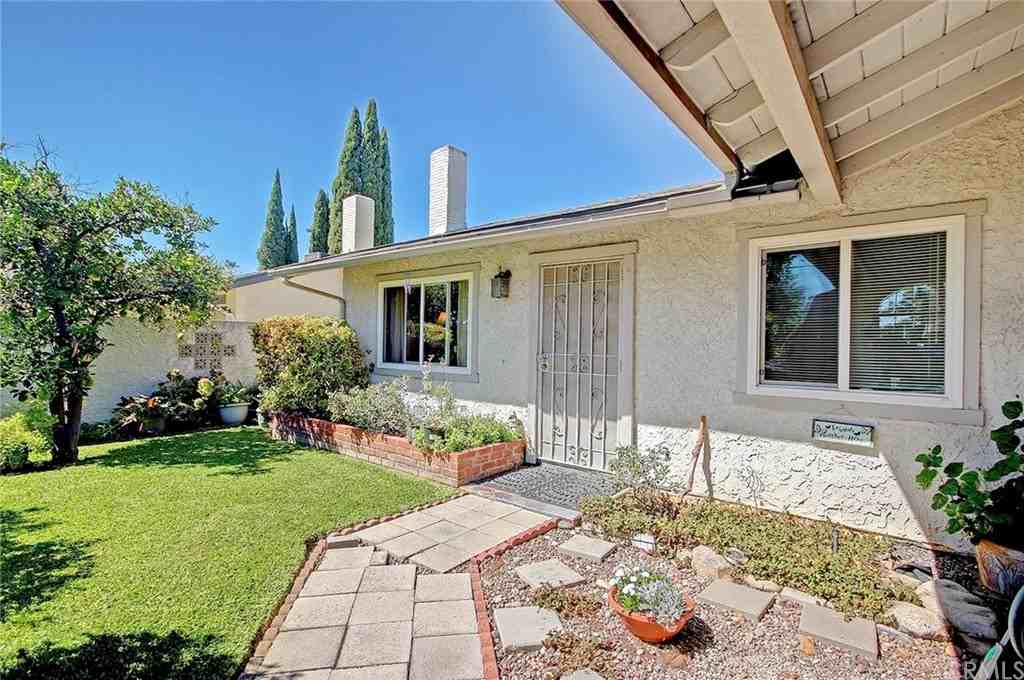 1213 S Van Horn Ave - Photo 2 of 3