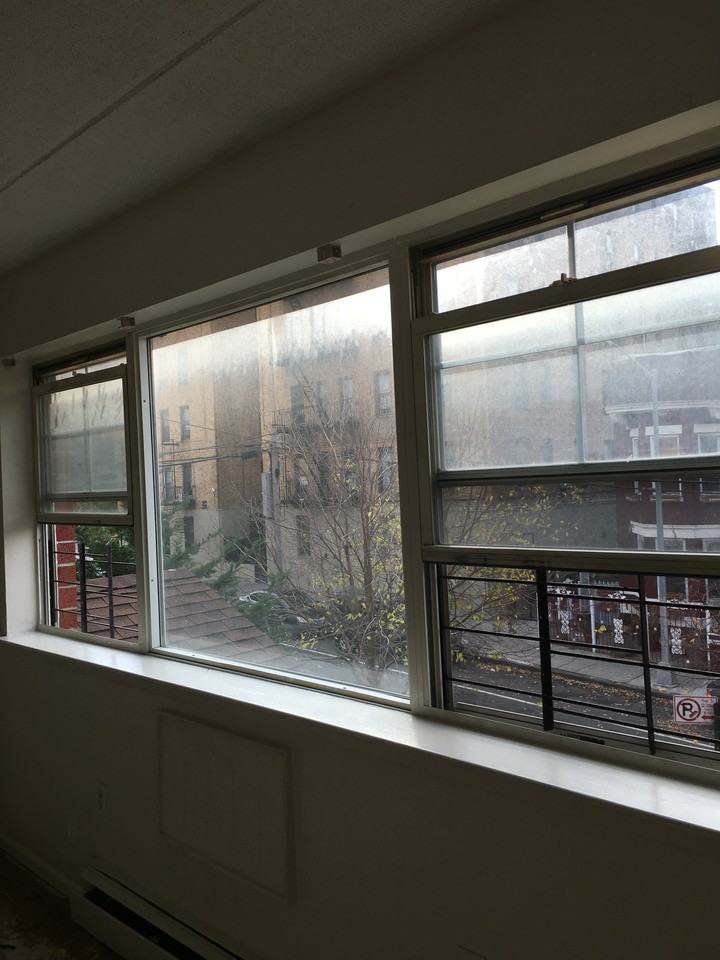 819 Bryant Ave - Photo 2 of 3