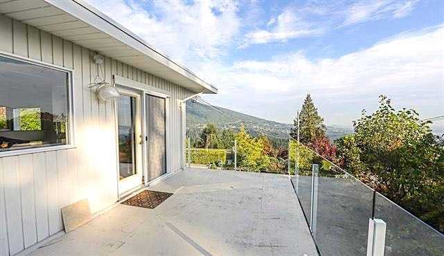 486 Craigmohr Dr - Photo 3 of 13