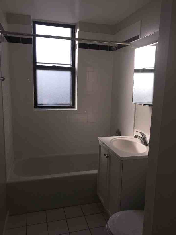 7301 N Sheridan Rd - Photo 2 of 7