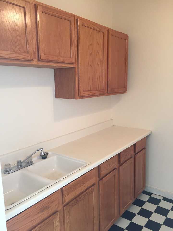 427 E Oakwood Rd #4 - Photo 2 of 9