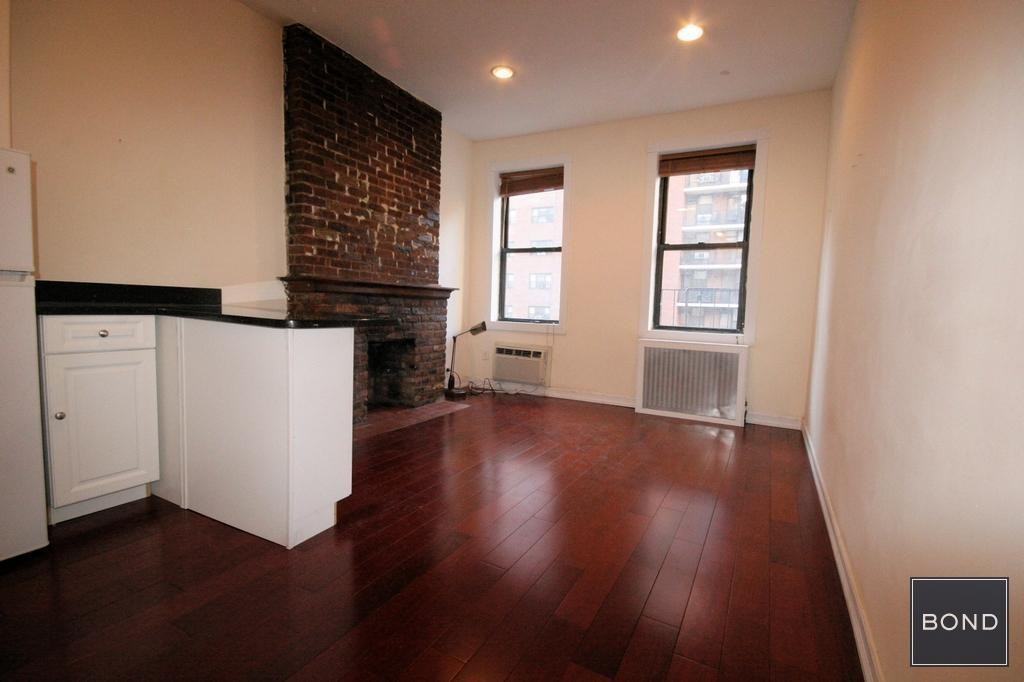 531 3rd Ave - Photo 2 of 6