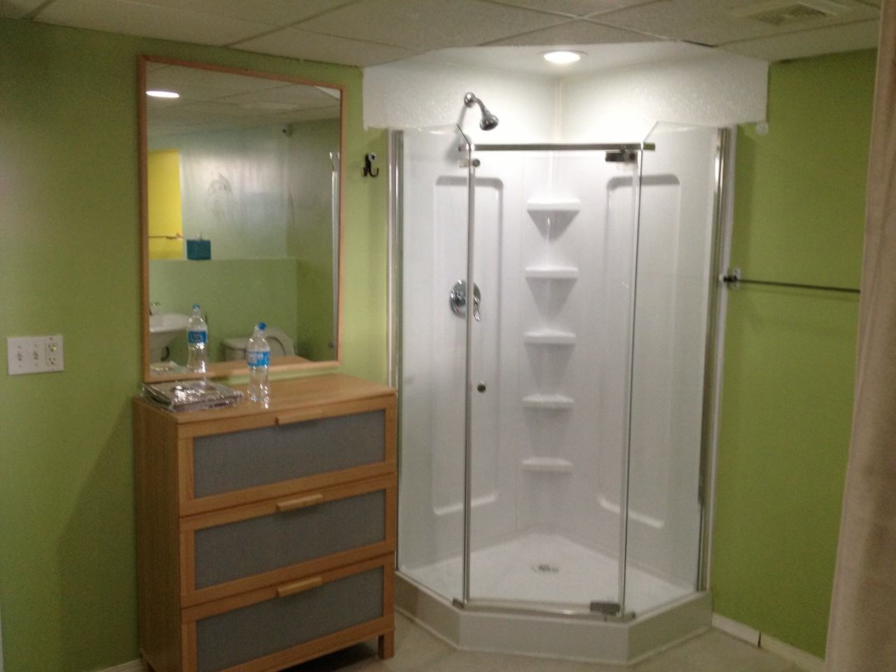 1633 21 Ave NW - Photo 2 of 6