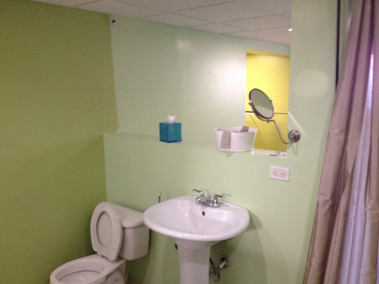 1633 21 Ave NW - Photo 3 of 6