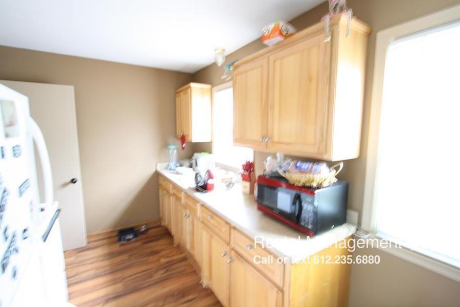 3755 Queen Ave N - Photo 2 of 7