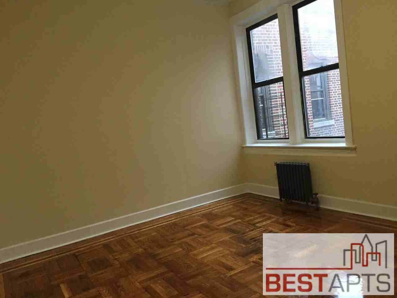 Nagle Ave & Thayer St #40