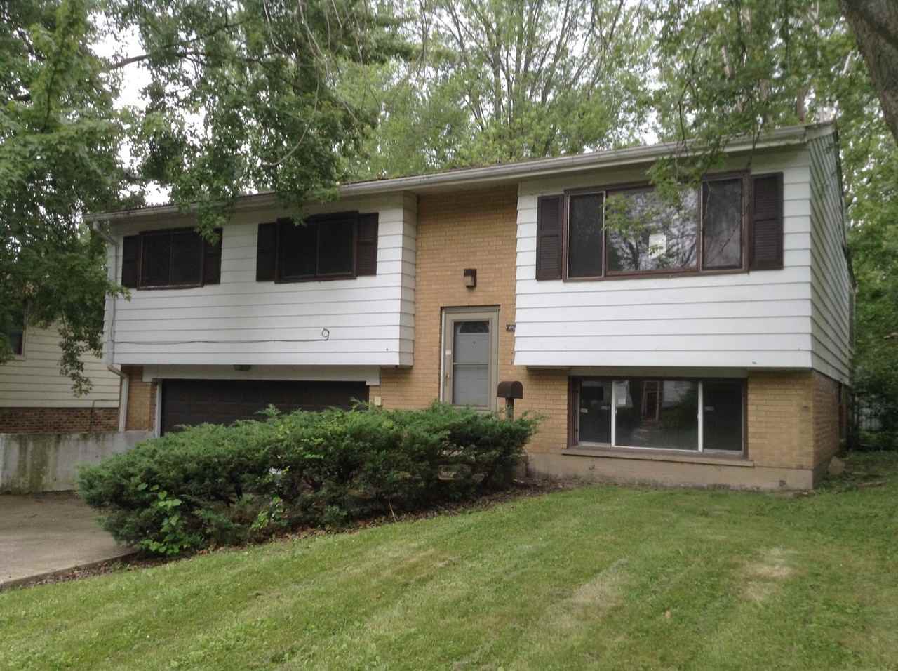 726 Union Dr - Photo 2 of 3