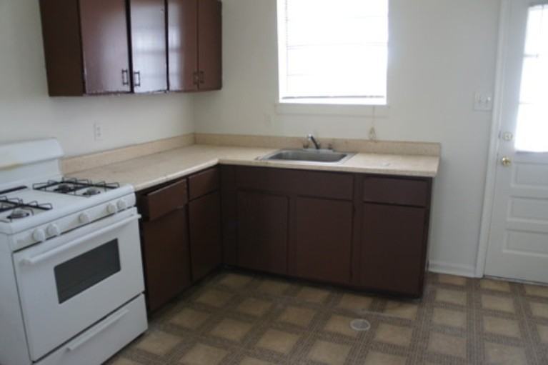 1807 Bath St - Photo 2 of 11