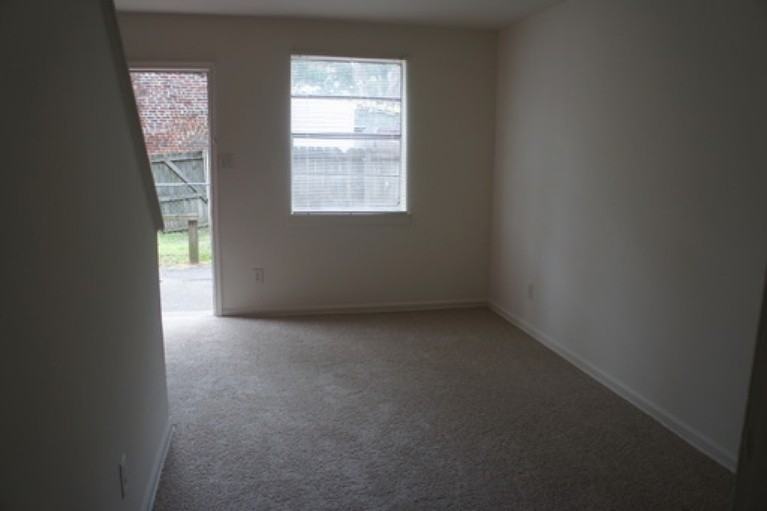 1807 Bath St - Photo 3 of 11