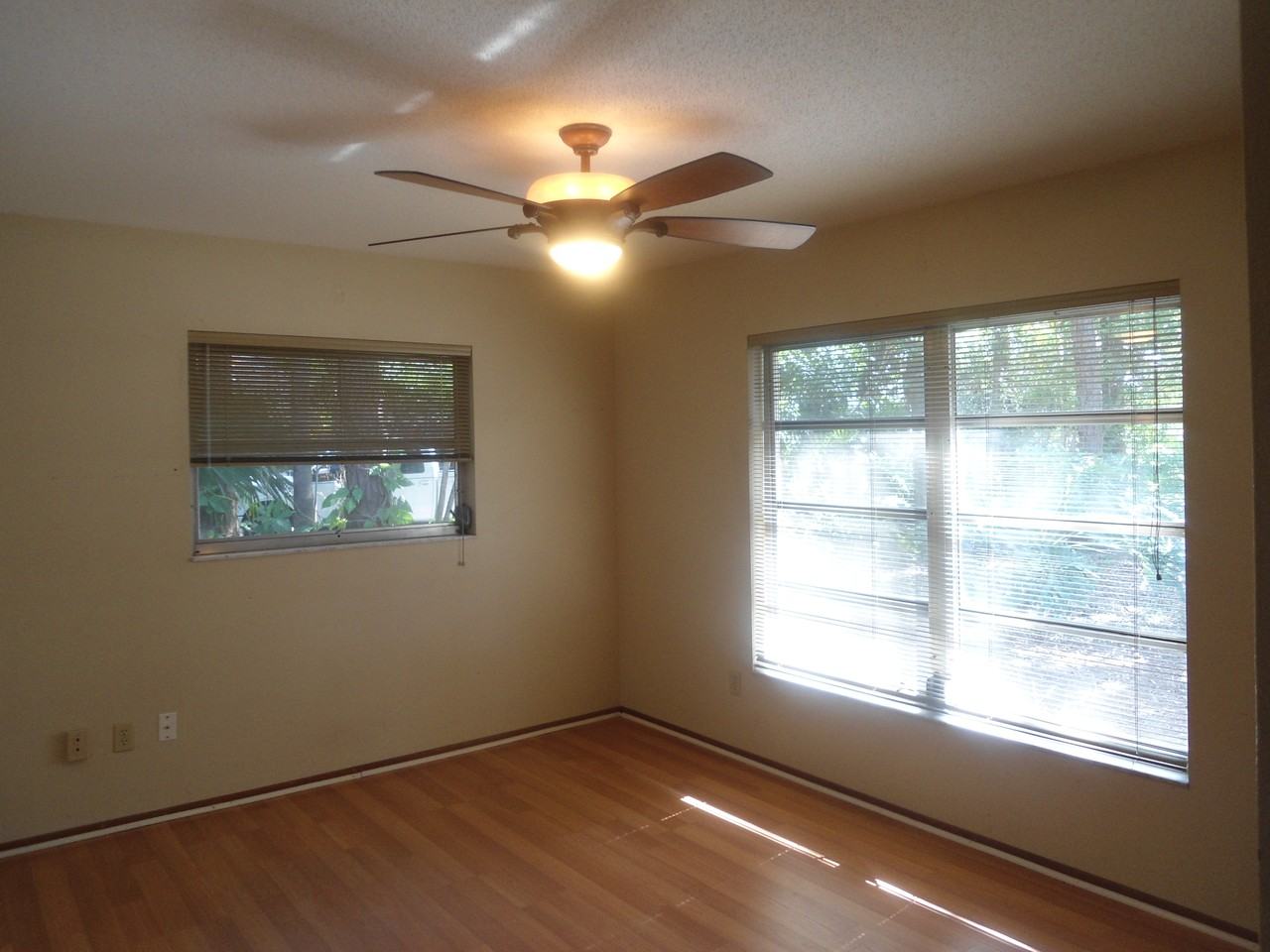 2151 Wells Ave - Photo 3 of 9