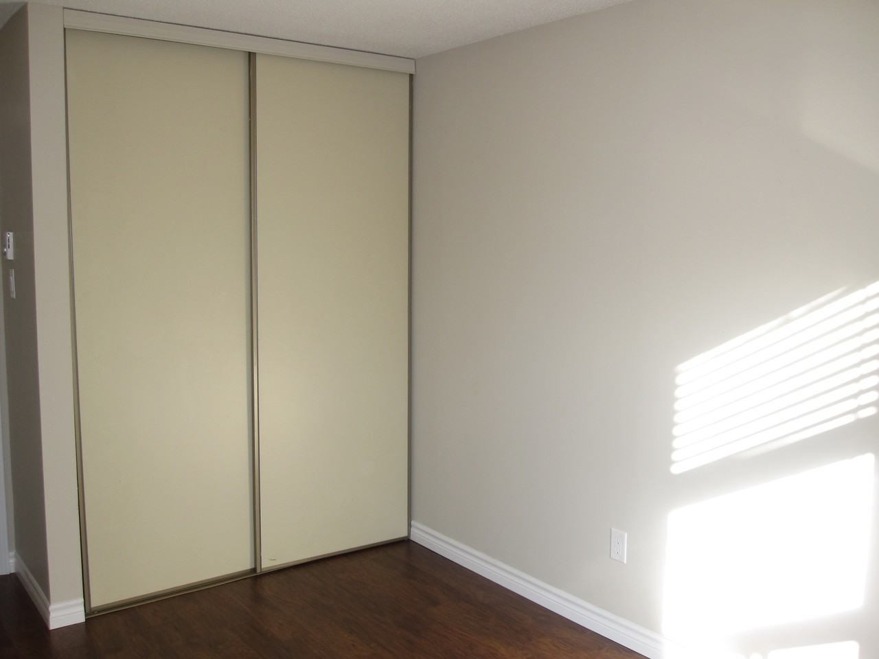 201 Laurier Ave E - Photo 2 of 5