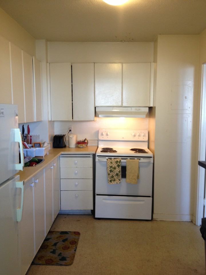 1435 Prince of Wales Dr - Photo 3 of 10