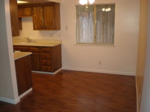 545 Morse Ave - Photo 3 of 5