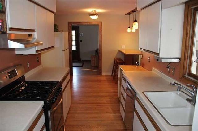 2215 Fox Ave - Photo 3 of 10