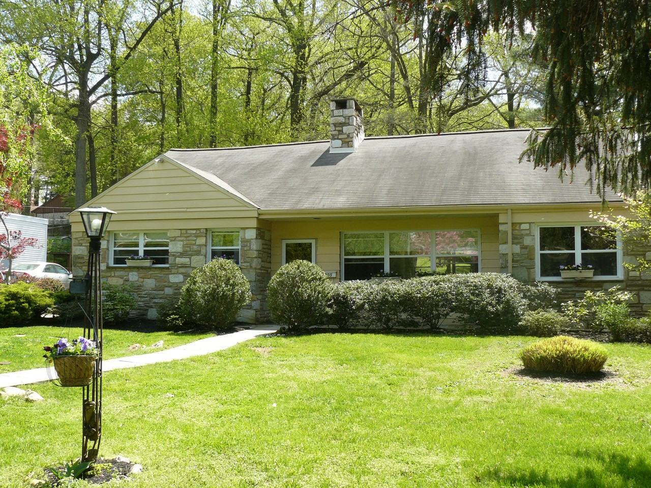 905 Carroll Rd - Photo 2 of 5