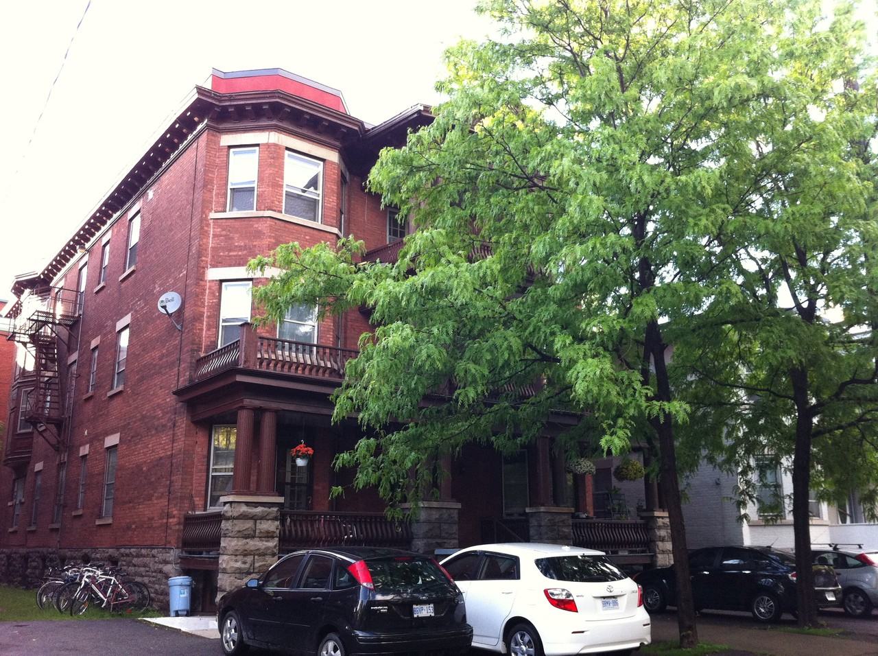Daly Ave