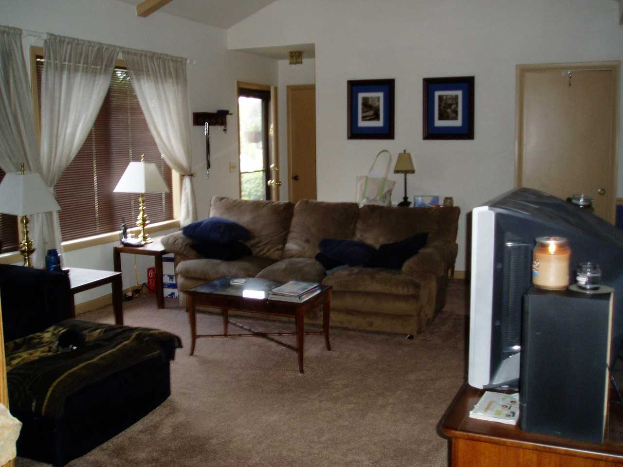 745 Albar Dr - Photo 2 of 14