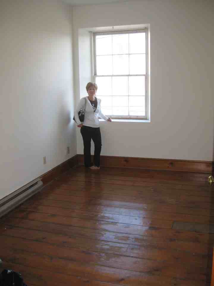 357 Barrie St - Photo 2 of 10