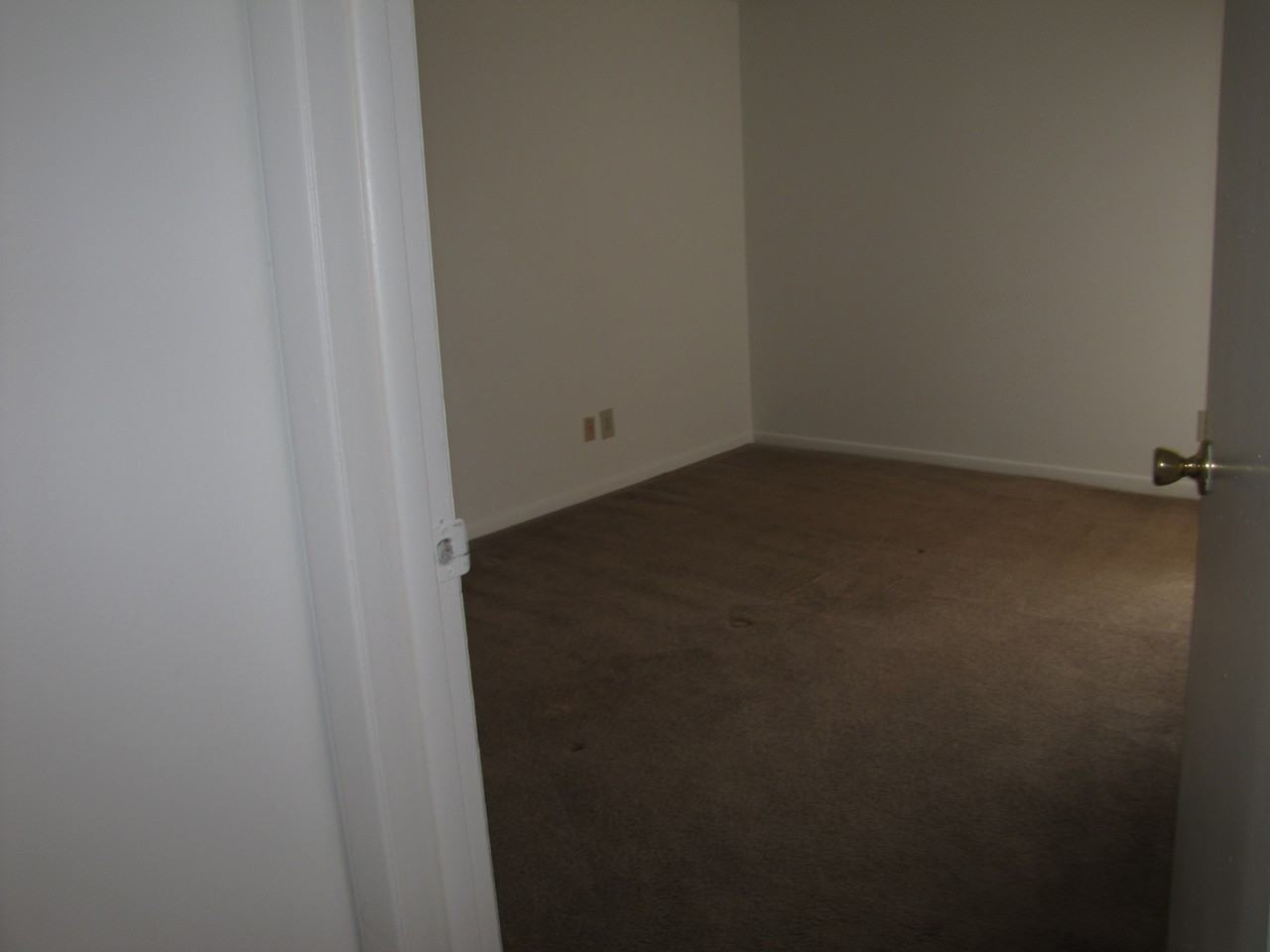 1 Kenilworth Ct - Photo 3 of 8