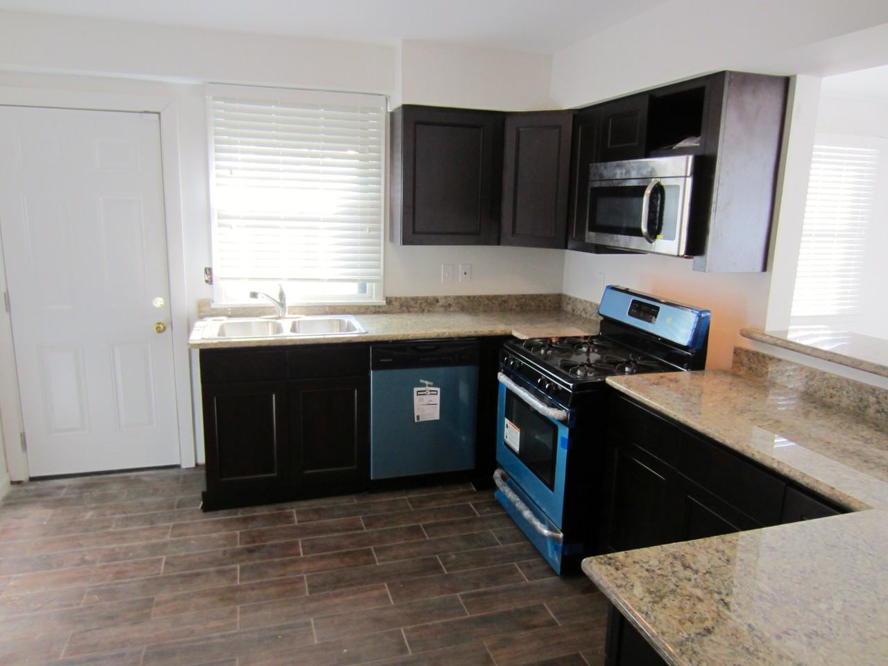 1919 S Rendon St - Photo 2 of 9