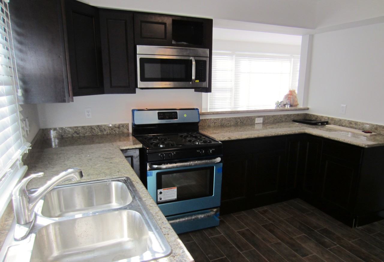 1919 S Rendon St - Photo 3 of 9