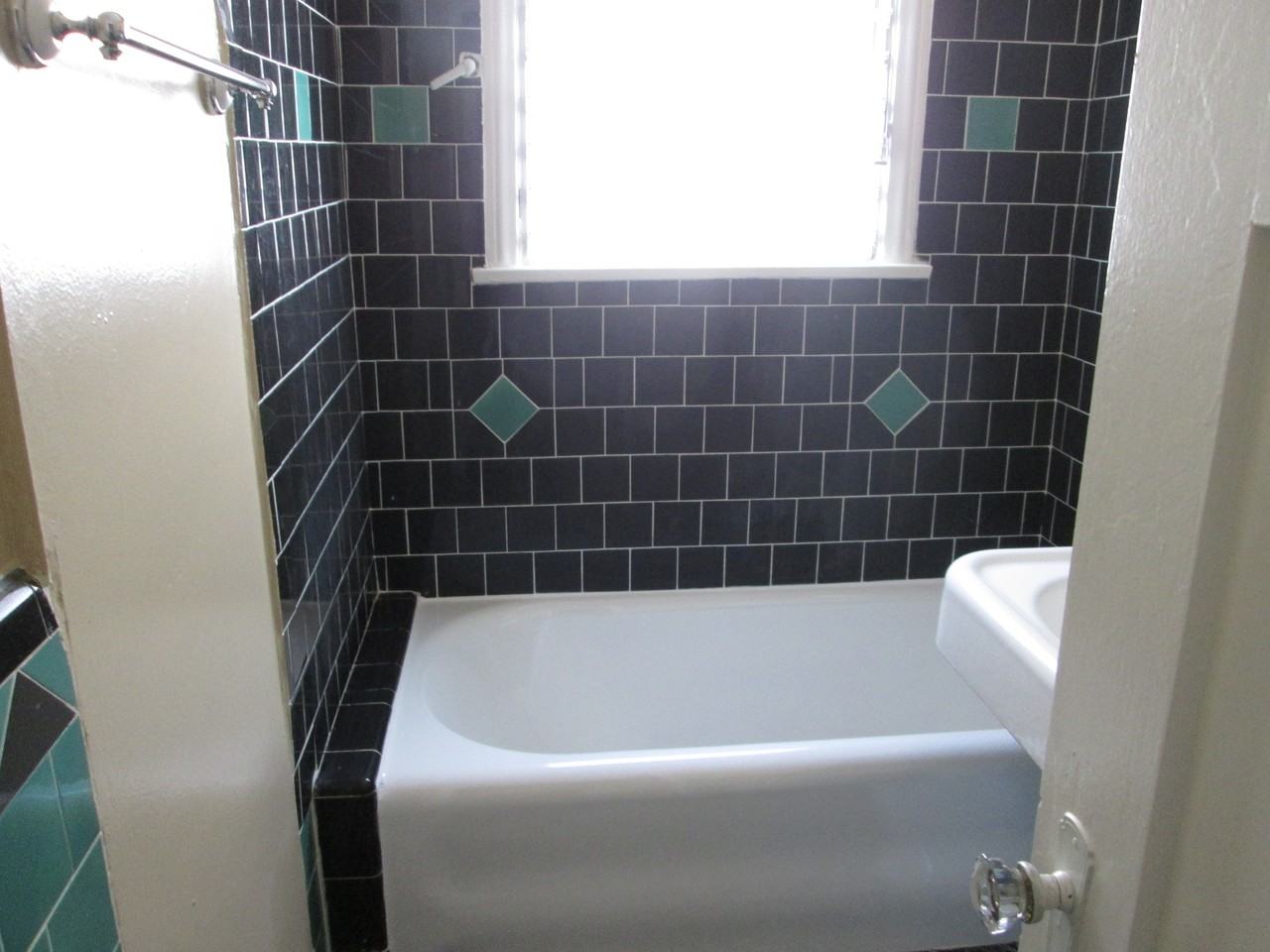 1440 N Gardner Ave - Photo 2 of 8