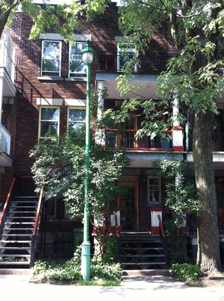 884 Avenue Wiseman, Montréal, QC H2V 3L1 3 Bedroom Apartment for Rent