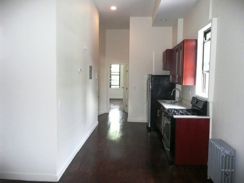 866 Franklin Ave #2R - Photo 2 of 5