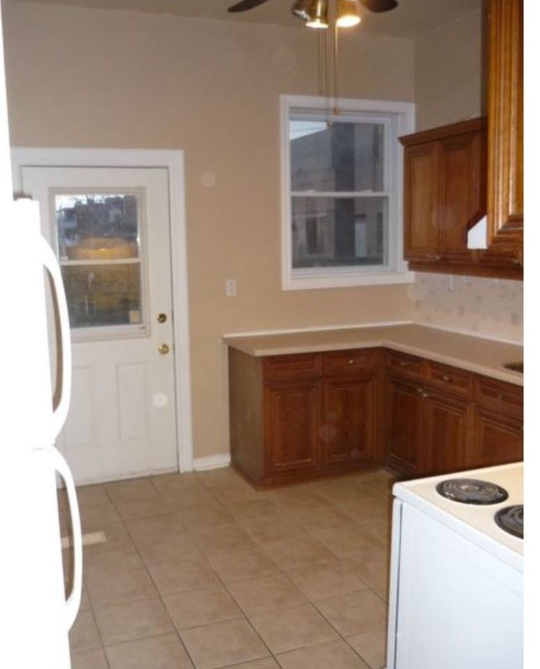 12 Pearl St S - Photo 2 of 2