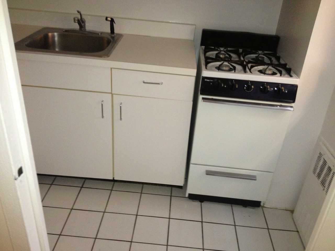 412 W 55th St #1B - Photo 3 of 4