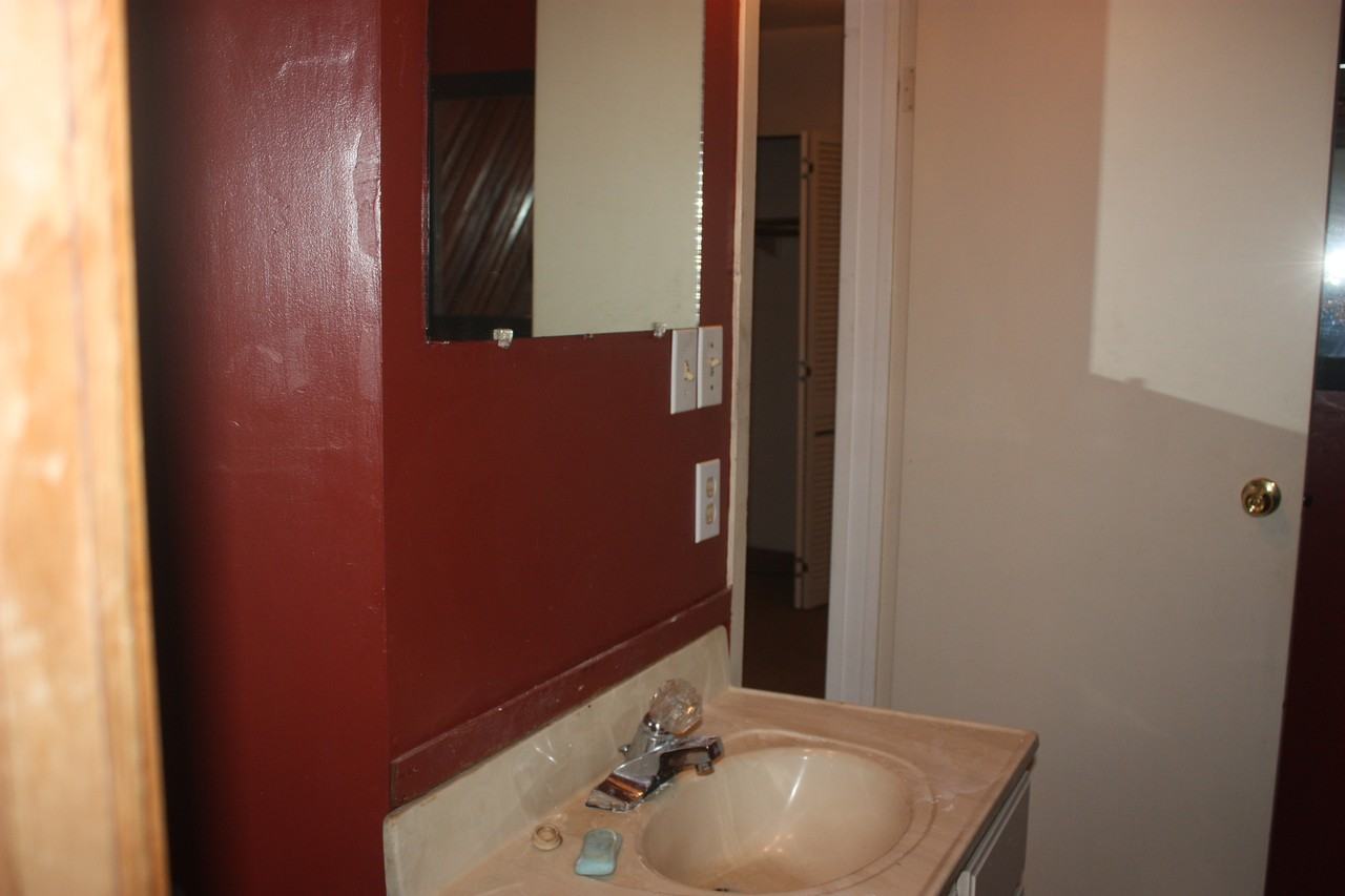 221 Angela Dr - Photo 3 of 6