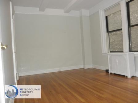 220 SE 44th St - Photo 2 of 4