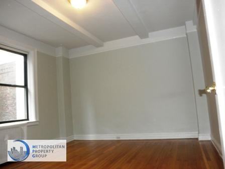 220 SE 44th St - Photo 3 of 4