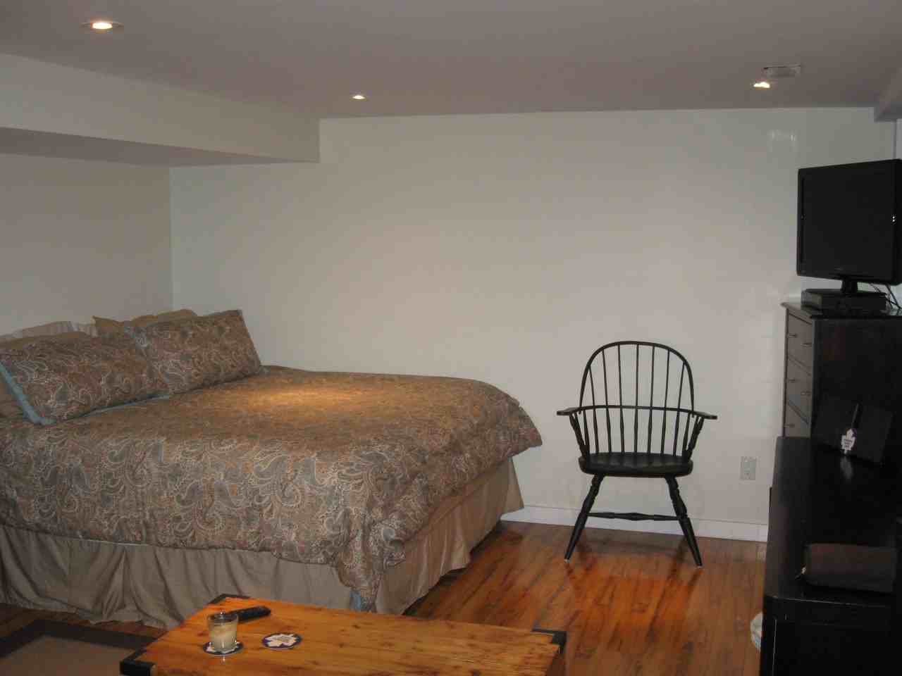 67 Cardinal Crescent S - Photo 3 of 8