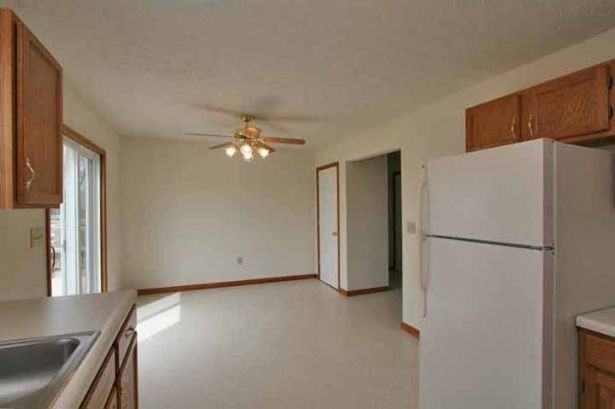 559 Parkside Commons Ct - Photo 2 of 4