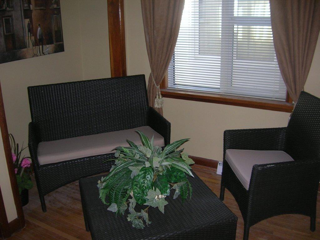 628 Alverstone St - Photo 2 of 5