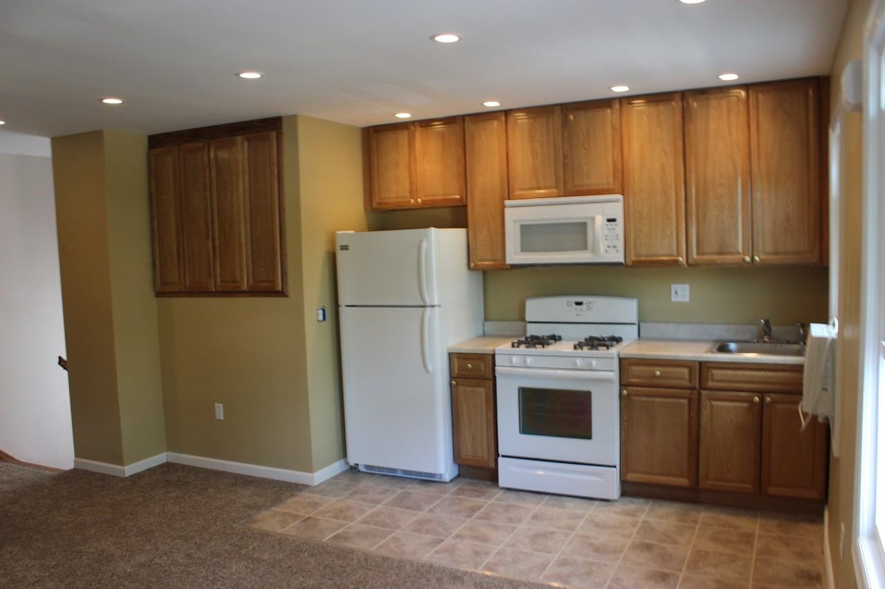 88 Colonial Rd - Photo 3 of 18