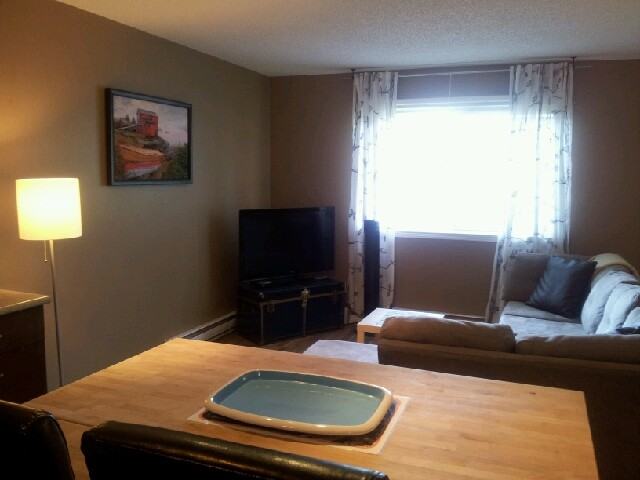 1012 Central St E #2 - Photo 3 of 6