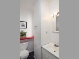 640 W 47th St - Photo 3 of 3